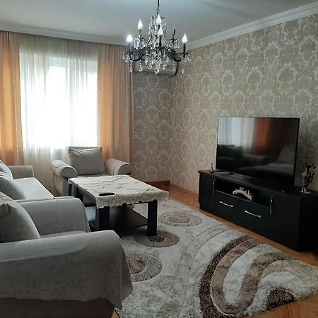 Apartment Жужуна Batumi Esterno foto