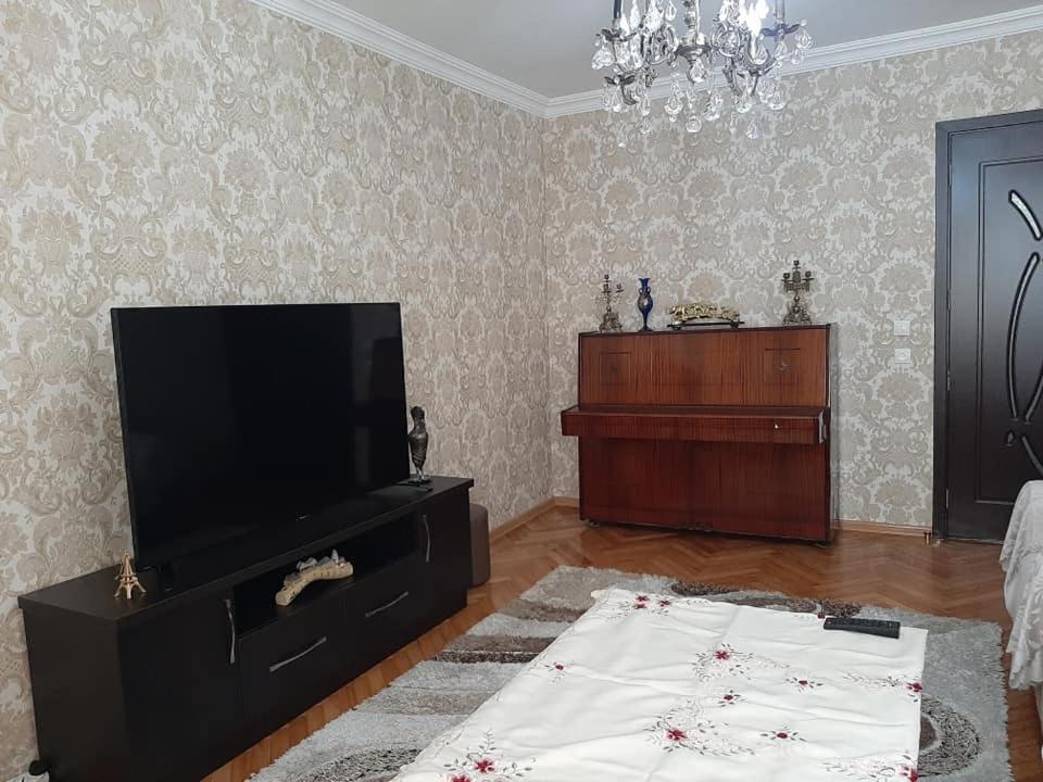 Apartment Жужуна Batumi Esterno foto