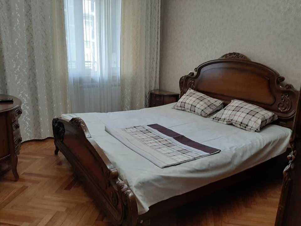 Apartment Жужуна Batumi Esterno foto