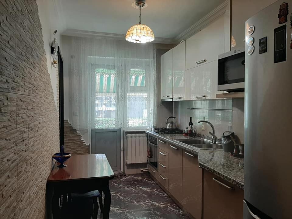 Apartment Жужуна Batumi Esterno foto