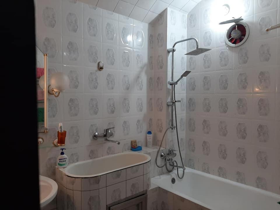 Apartment Жужуна Batumi Esterno foto