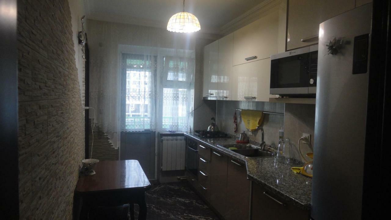 Apartment Жужуна Batumi Esterno foto